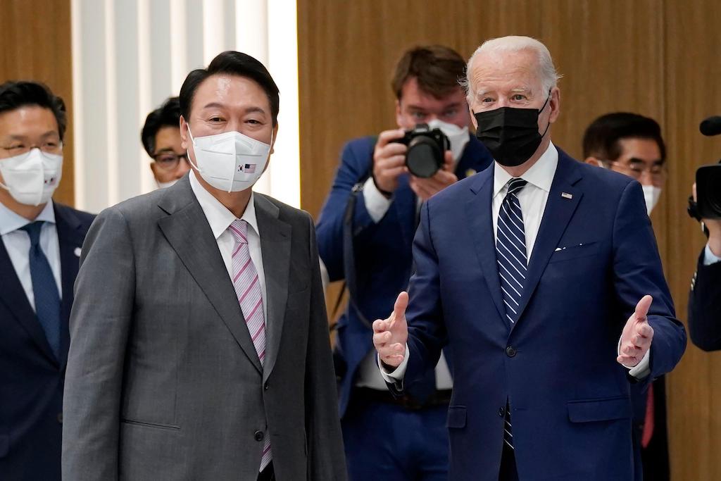 President Joe Biden and South Korean President Yoon Suk Yeol visit the Samsung Electronics Pyeongtaek campus on 20 May 2022, in Pyeongtaek, South Korea.
