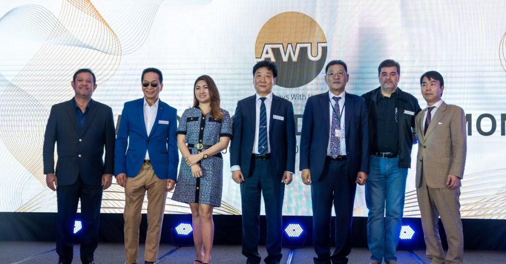 Mr. Lee ( fourth from right) with esteemed guests Sec Panelo Salvador, Ms. Kaydee Velasco, Lim Kyung-taek, Ramon Gutierrez, Kim Seongwoo