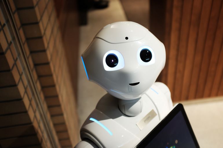 Memperkuat Situs Web Anda di Masa Depan: Peran AI dan Pembelajaran Mesin dalam Alat Pelokalan