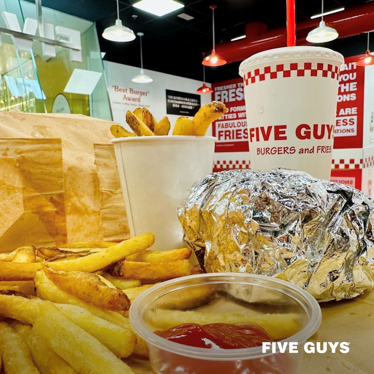 burger, fries and soda - tasty itens of the five Guys menu