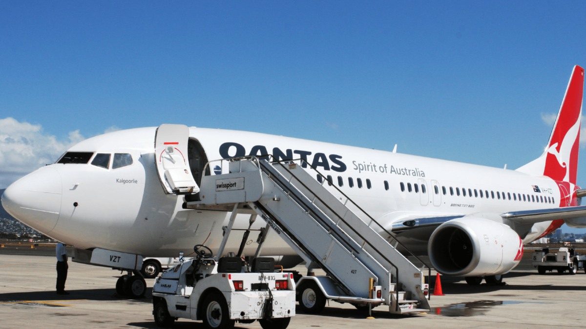 Echipajul Qantas a oprit „inutil” motorul pe 737