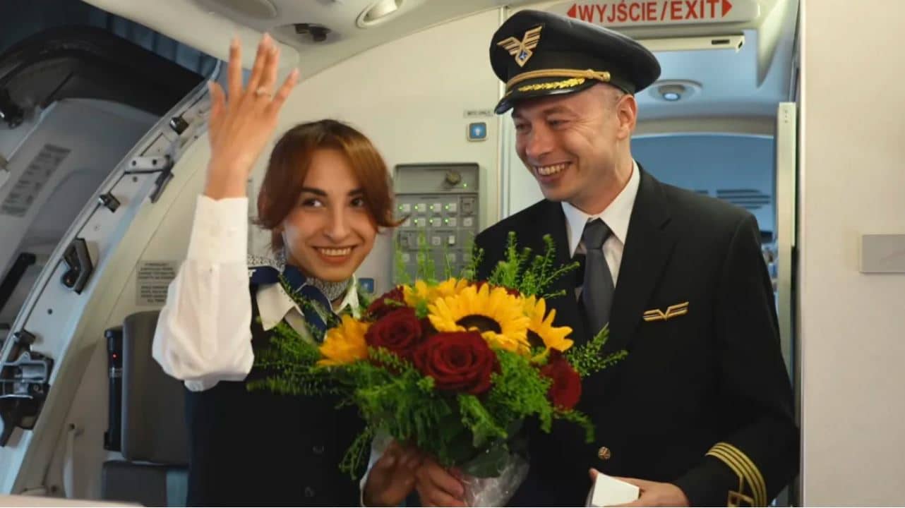 Der Heiratsantrag des LOT-Piloten an die Flugbegleiterin geht viral