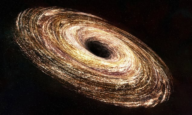 תיאור אמן של חור שחור מוקף בספירלה של חומר זוהר